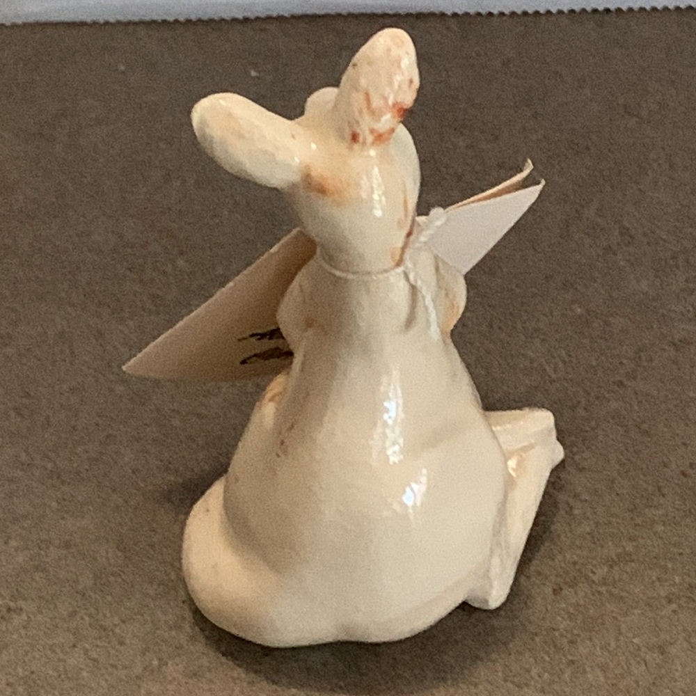 Alabama Clay Kangaroo Figurine - Picture 2 of 3